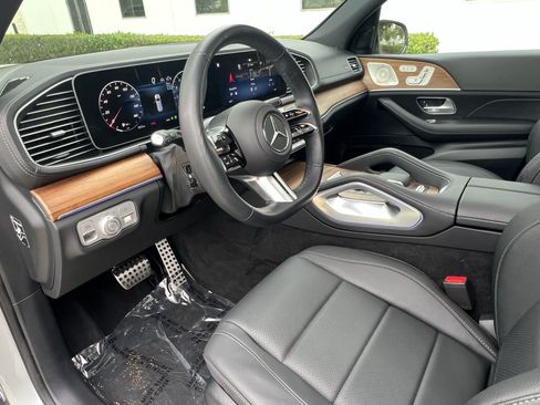 Used 2025 Mercedes-Benz GLS 450 4MATIC w/ AMG Line Exterior image 18
