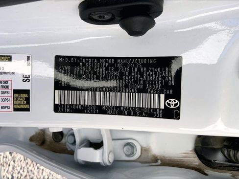 Used 2025 Toyota Corolla LE FWD image 34