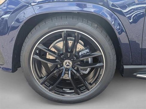 New 2026 Mercedes-Benz GLS 580 4MATIC image 9