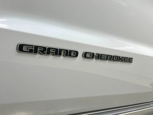 Used 2018 Jeep Grand Cherokee Summit w/ Platinum Series Group AWD/4WD image 44