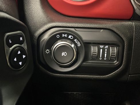 Used 2021 Jeep Wrangler Rubicon AWD/4WD image 31