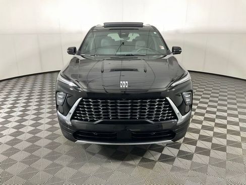 Used 2025 Buick Enclave Avenir w/ Super Cruise Package image 2