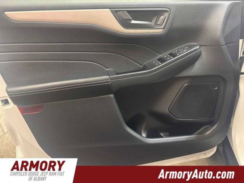 Used 2022 Ford Escape SE image 7