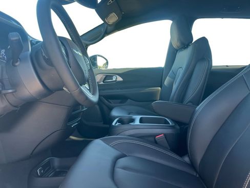 New 2026 Chrysler Pacifica Select image 19