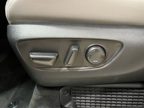 New 2026 Toyota Sienna XLE FWD image 16