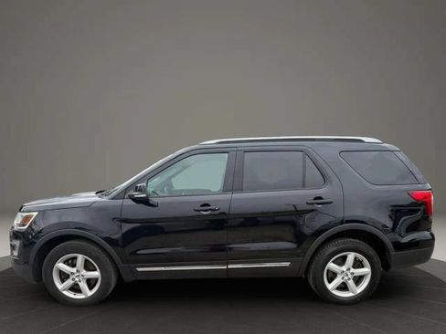 Used 2016 Ford Explorer XLT w/ Equipment Group 202A AWD/4WD image 8