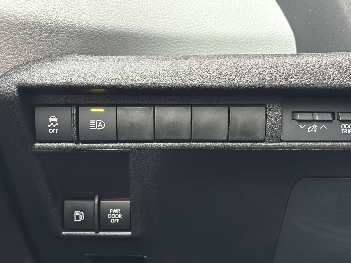 Used 2025 Toyota Sienna LE FWD image 38