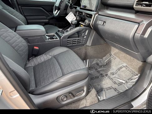 Used 2025 Toyota 4Runner TRD Off-Road Premium image 12