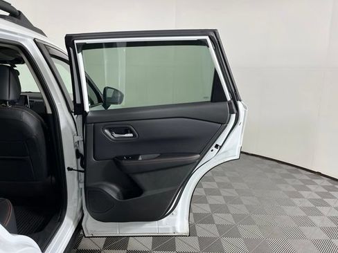 Used 2025 Nissan Rogue SV AWD/4WD image 43