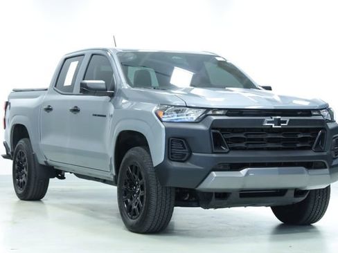 Used 2025 Chevrolet Colorado W/T w/ WT Custom Package image 3