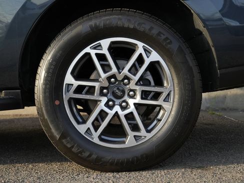 Used 2025 Ford Expedition Active RWD image 12