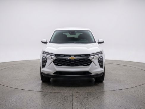 Used 2025 Chevrolet Equinox LT image 2