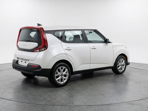 Used 2025 Kia Soul LX w/ LX Technology Package FWD image 9