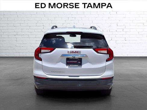 Used 2022 GMC Terrain SLE w/ Driver Convenience Package FWD image 4