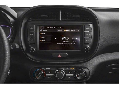 Used 2023 Kia Soul LX w/ LX Technology Package FWD image 7