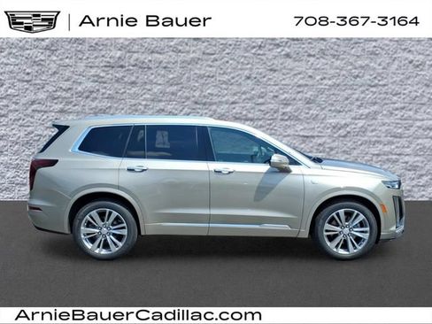 Certified 2022 Cadillac XT6 Premium Luxury w/ Technology Package AWD/4WD image 4