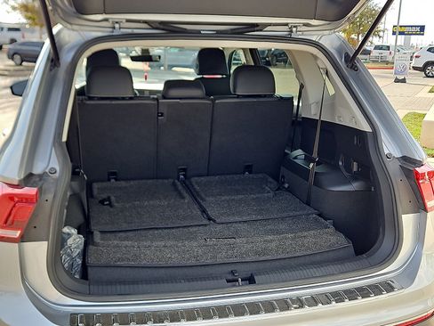 Certified 2023 Volkswagen Tiguan SE w/ Panoramic Sunroof Package image 6