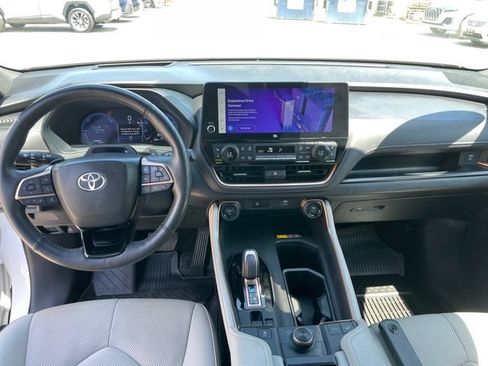 Used 2024 Toyota Grand Highlander AWD Hybrid image 14