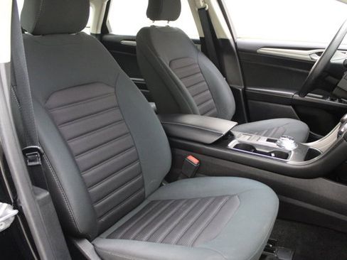 Certified 2018 Ford Fusion SE FWD image 4