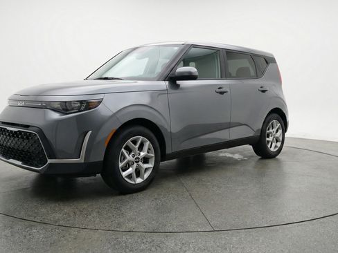 Used 2025 Kia Soul LX w/ LX Technology Package image 3