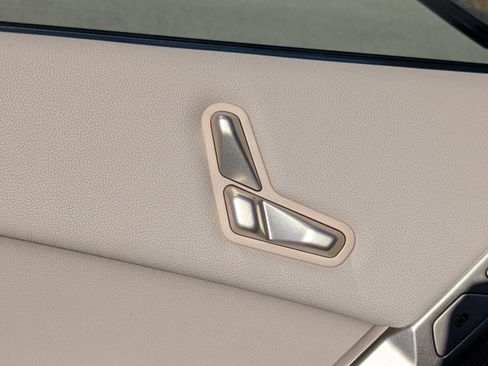 Used 2023 BMW iX xDrive50 image 25