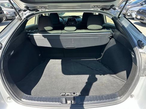 Used 2020 Toyota Prius L Eco w/ Carpet Mat Package FWD image 6