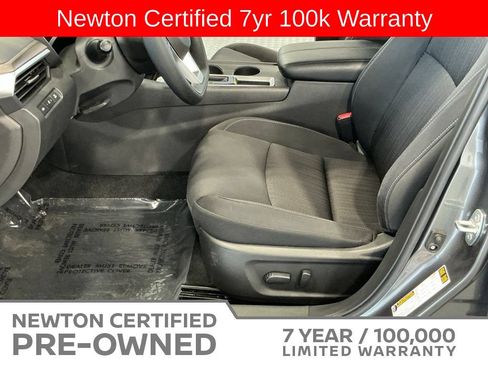 Used 2025 Nissan Altima 2.5 SV FWD image 11