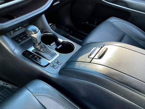 Used 2018 Toyota Highlander XLE image 15
