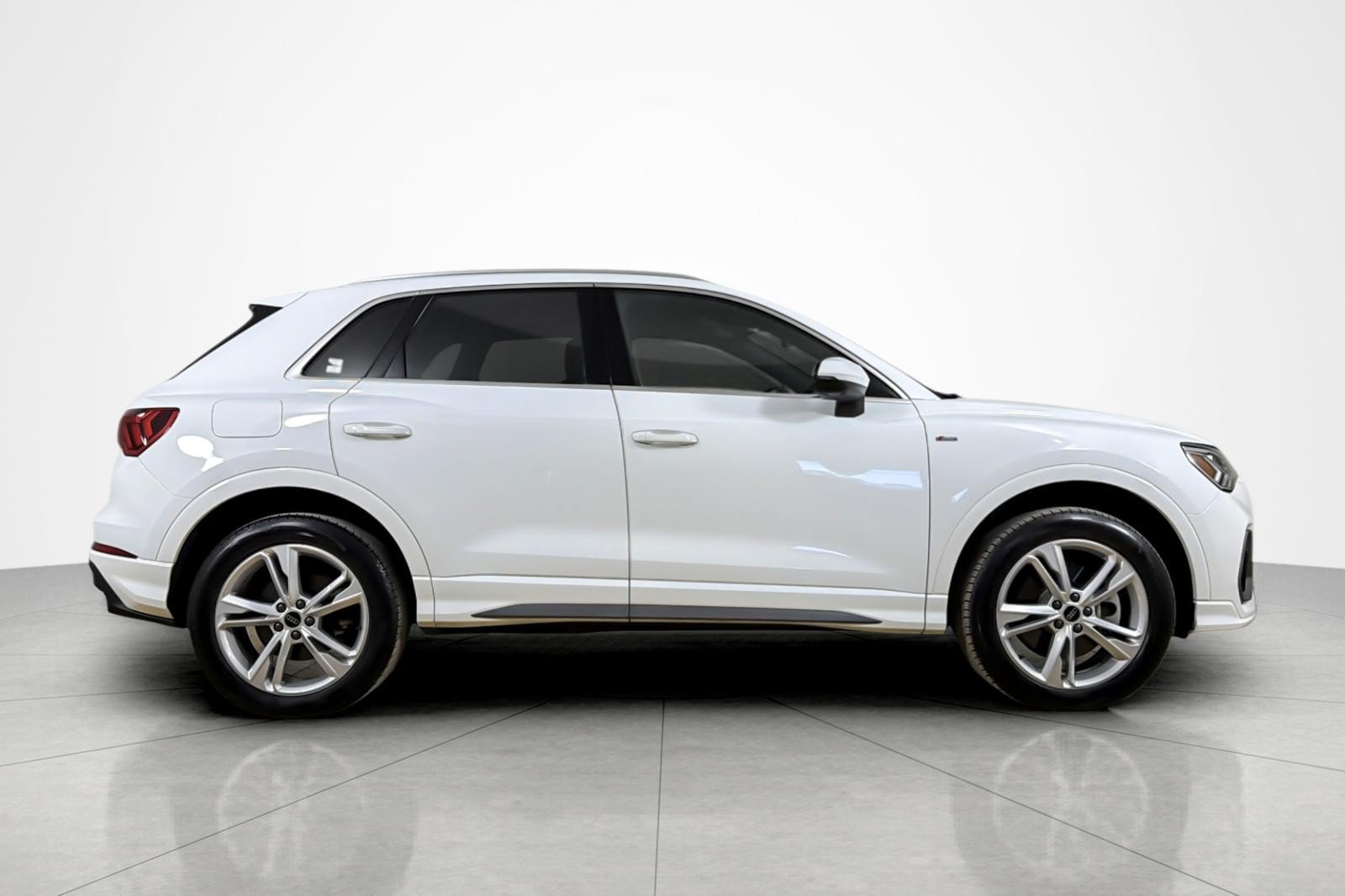 Used 2023 Audi Q3 2.0T Premium Plus w/ Premium Plus Package AWD/4WD image 6