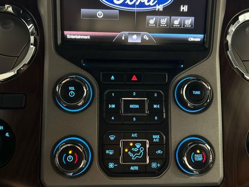 Used 2014 Ford F350 Lariat w/ Lariat Ultimate Package image 17