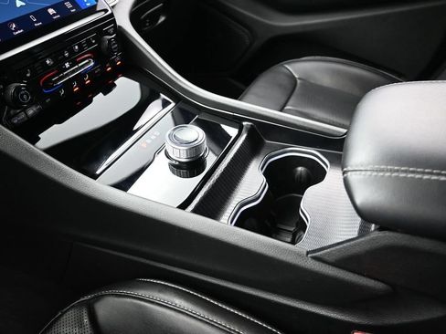 Used 2024 Jeep Grand Cherokee Limited w/ Luxury Tech Group II RWD image 16