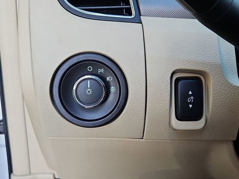 Used 2017 Ford Taurus SE image 14