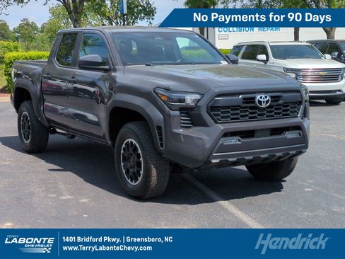 Used 2024 Toyota Tacoma TRD Off-Road AWD/4WD image 1
