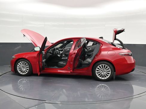 Used 2024 Alfa Romeo Giulia Sprint RWD image 16