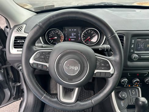 Used 2018 Jeep Compass Latitude w/ Cold Weather Group image 38