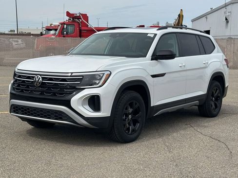 New 2026 Volkswagen Atlas Peak Edition AWD/4WD image 1