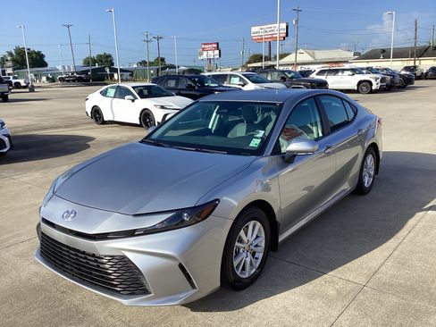 Used 2026 Toyota Camry LE FWD image 3