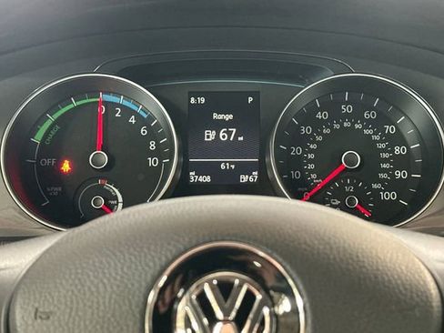 Used 2016 Volkswagen e-Golf SE image 30