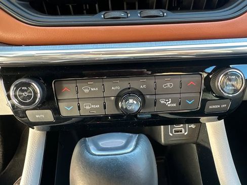 Used 2023 Jeep Compass Limited image 33