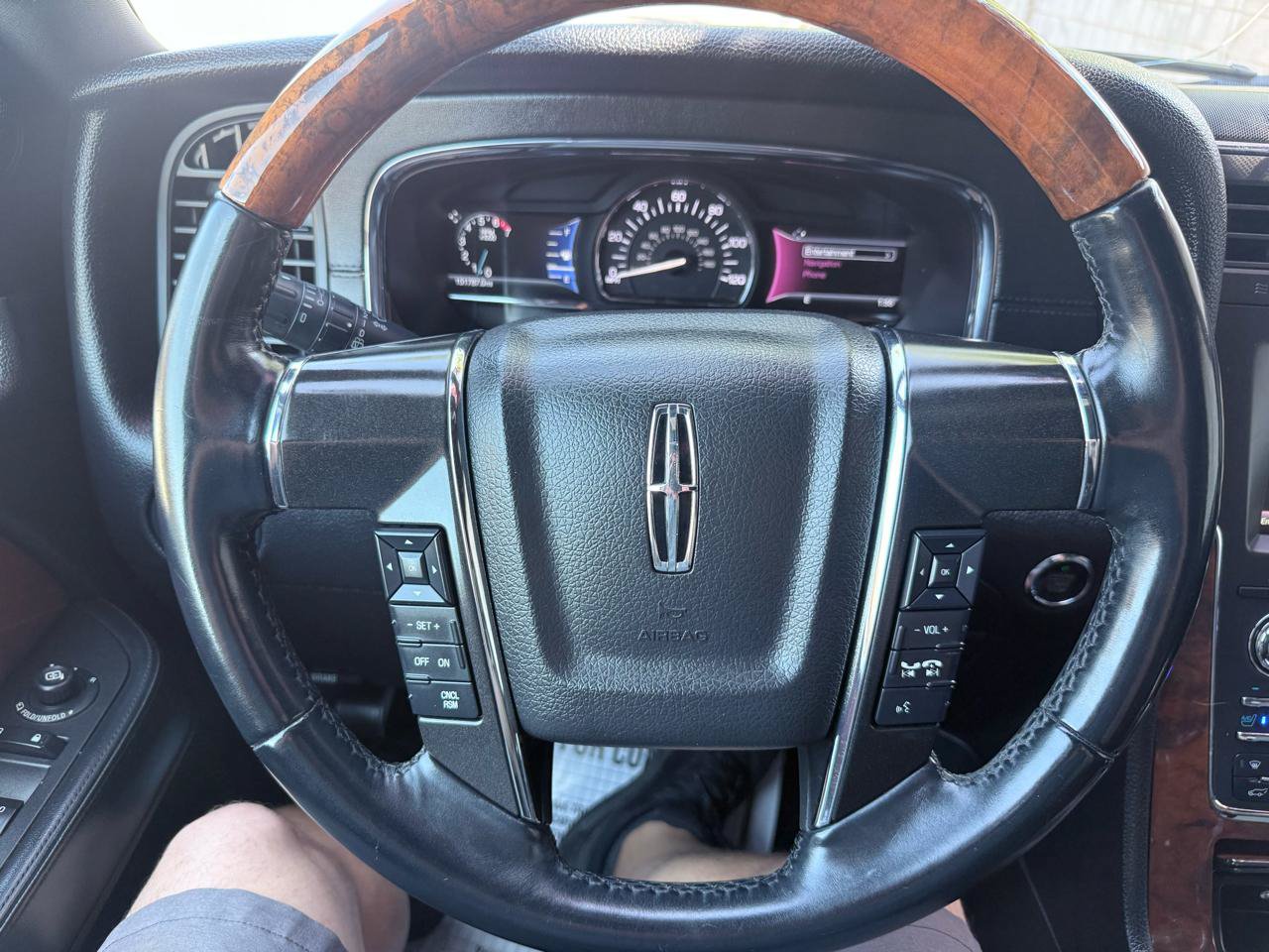 Used 2015 Lincoln Navigator 4WD image 20