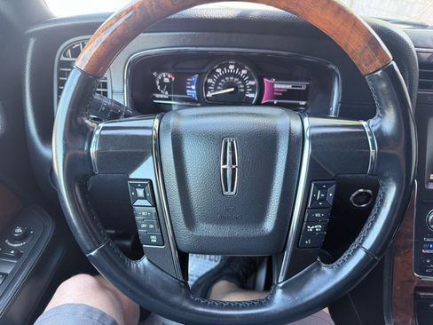 Used 2015 Lincoln Navigator 4WD image 20