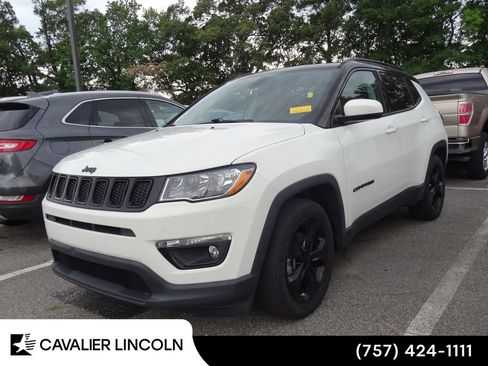 Used 2019 Jeep Compass Latitude FWD image 3