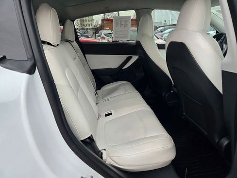 Used 2021 Tesla Model Y Long Range image 12