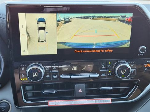 New 2026 Toyota Highlander Platinum image 13