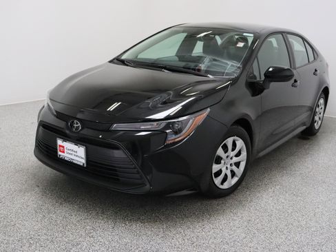 Used 2024 Toyota Corolla LE image 2