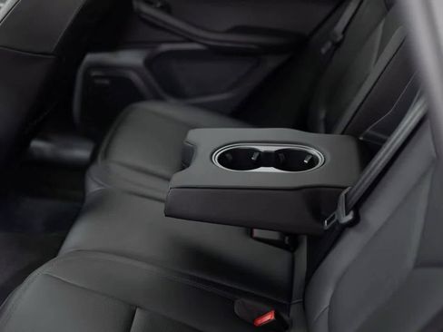 Certified 2025 Porsche Macan image 28