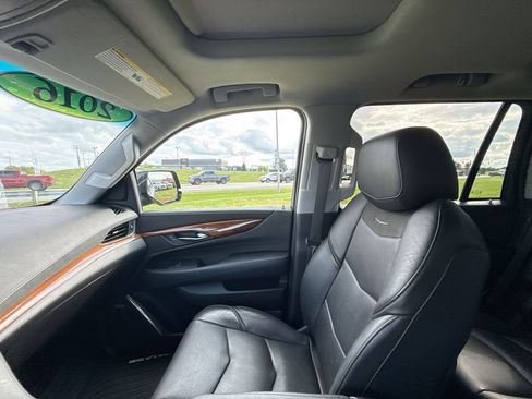 Used 2016 Cadillac Escalade Luxury AWD/4WD image 34
