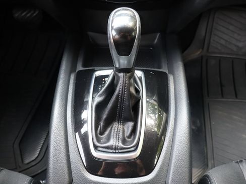 Used 2017 Nissan Rogue SV w/ SV Premium Package AWD/4WD image 36