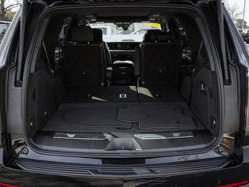 Used 2025 Cadillac Escalade V image 36