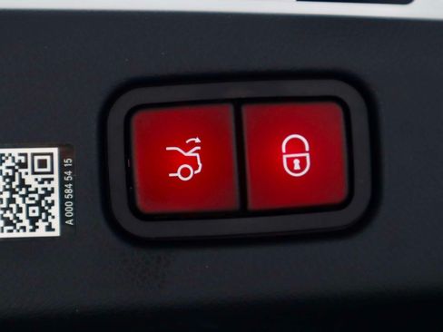 Used 2025 Mercedes-Benz E 350 Sedan w/ Winter Package image 12